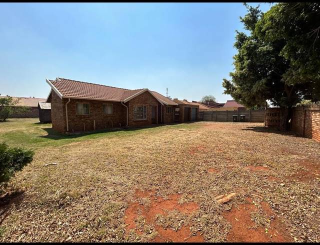 3 BEDROOM PROPERTY TO RENT IN THE ORCHARDS